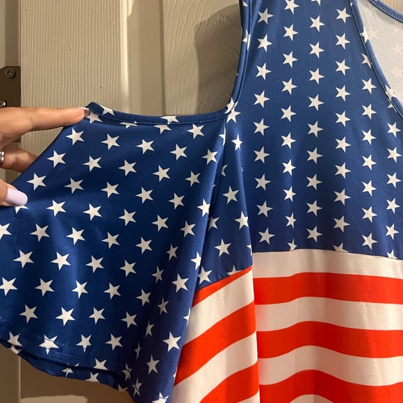 ALLEGRACE 4x top with American flag design - cut out shoulders - Picture 2 of 3